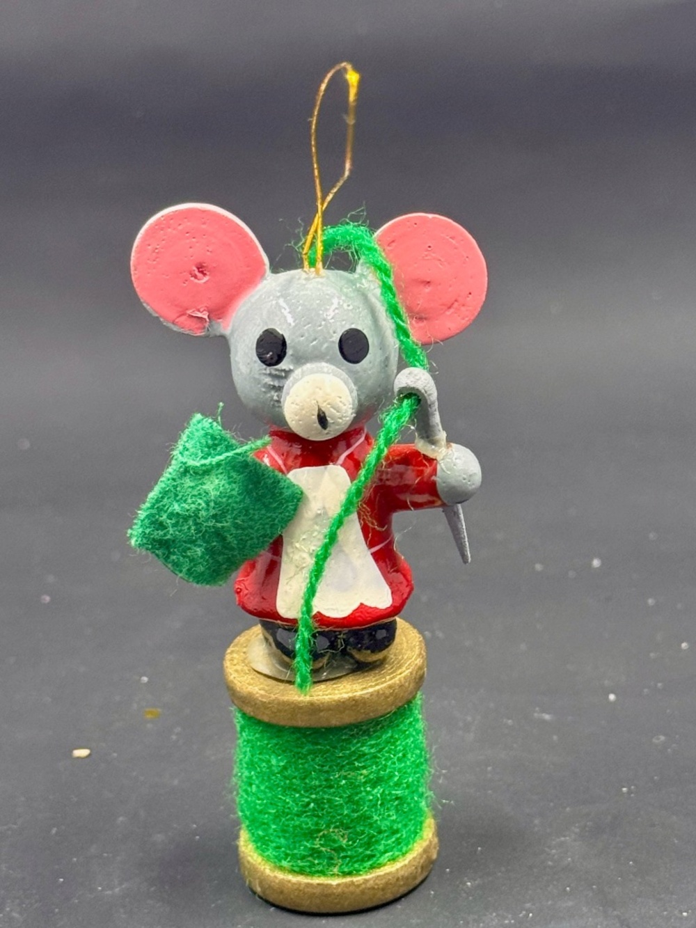 VTG Dakin 1979 - Woo0d Christmas Ornament Little Mouse Sewing Sitting on Thread